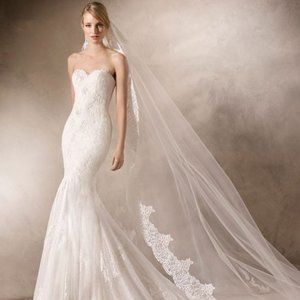 La Sposa by Pronovias Wedding Dress Sample